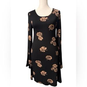 Women’s Forever 21 stretchy black long sleeve dress with floral design Size Med